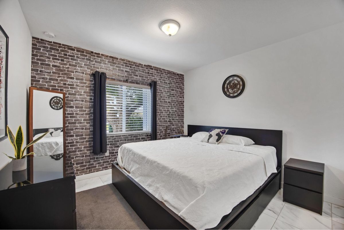 Monthly 2BR | 1 GIG Wi-Fi , Free Parking & EV